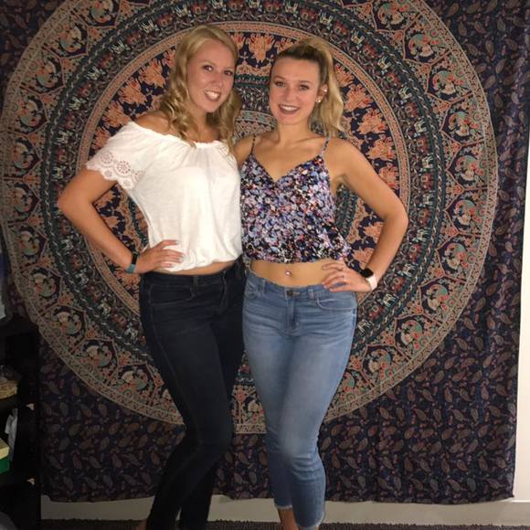 Meet your Posher, Courtney - Picture 1 of 1